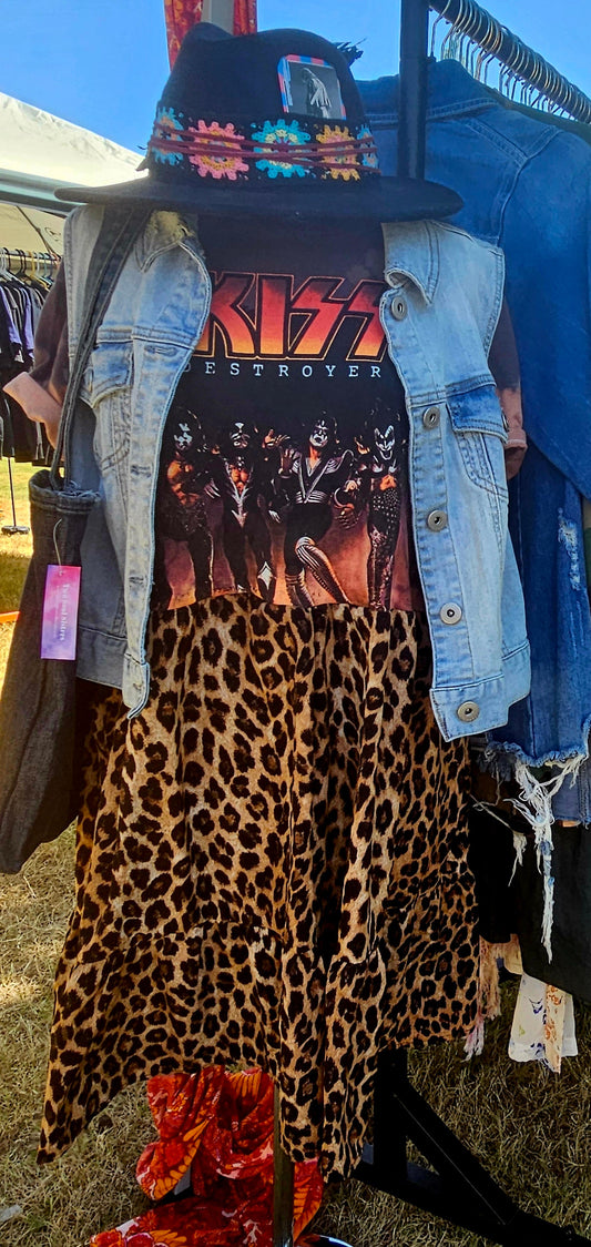 Kiss Upcycle fits size small to medium best!
