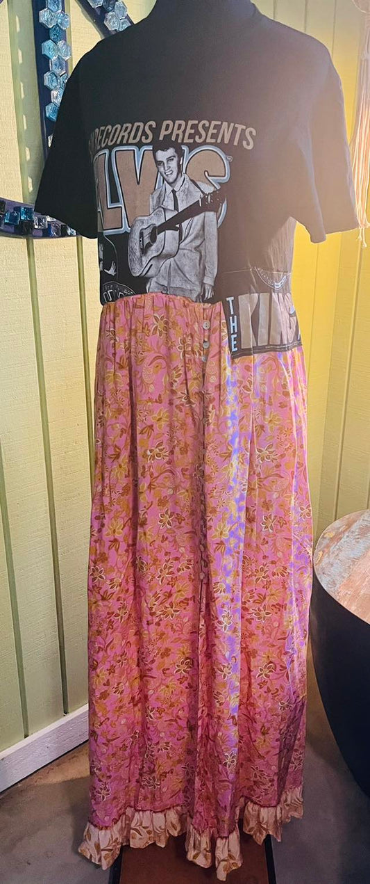 The King of Rock and Roll ELVIS Upcycle fits S-L best!