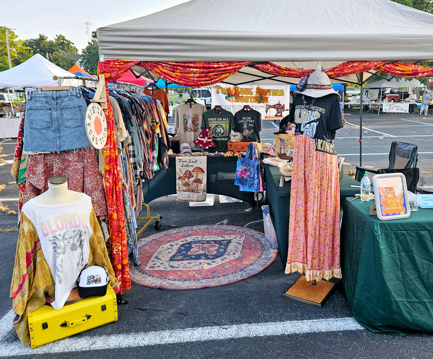 The King of Rock and Roll ELVIS Upcycle fits S-L best!